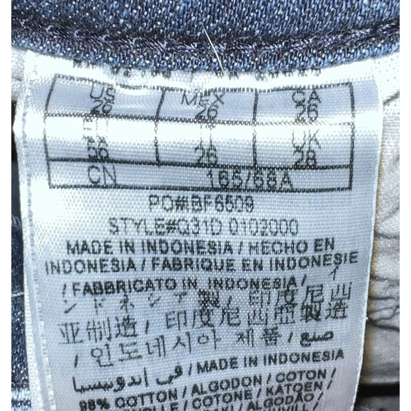 Y2K Inspired Guess Women Denim Slightly Distressed Cuffed Shorts Size 26 - Picture 5 of 9